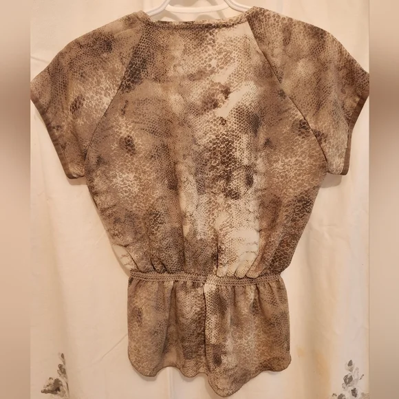 😻 3/$30 Aritzia Wilfred Print Blouse In Size X-small - Picture 3 of 5